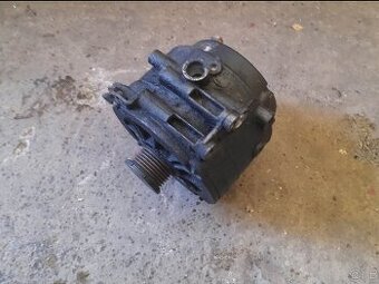 Alternátor na Mercedes w203 220 cdi