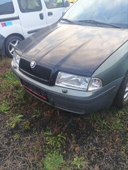 Škoda Octavia 1 přední kapota černá barva