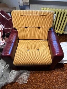 Polokoženkové křeslo