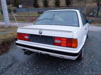 BMW E30 318is