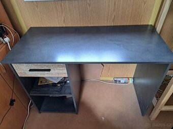 Kancelářský stůl