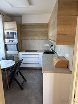 Kuchyňská linka včetně spotřebičů