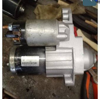 Startér Dacia Sandero 0,9