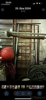 Dřevěné schody…+železné  mříže