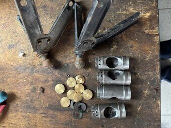 Tatra 603-1 uchyty  na zadne tlumiče- gulove