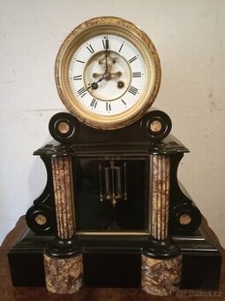 Stolní mramorové hodiny
