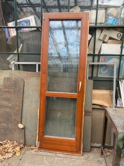 Balkonové dřevěné dveře