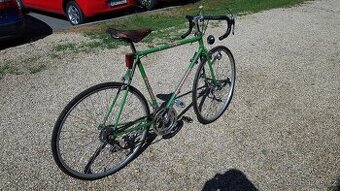 Silnični kolo nové pláště