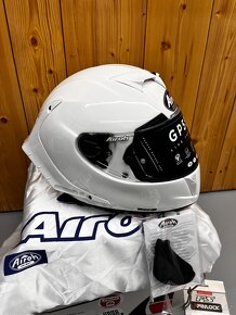 Nová/doklad/DPH - helma airoh GP 550 S bílá vel. L (59 - 60)