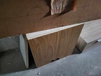 Obývací stěna, vrchní kuch. skříňky a stolek