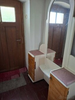 Toaletka se zrcadlem