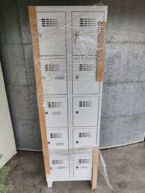 Svařovaná šatní skříň s 10ti boxy - 1