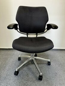kancelářská židle Humanscale Freedom bez podhlavníku