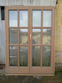 2 kusy - Dřevěné balkonové dveře - francouzské okno
