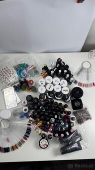 Materiály pro manikérky