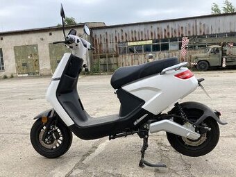 Elektroskutr Voltz 2 kW Bosch motor,full LED