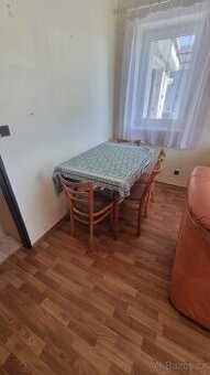 Jídelní stůl ZDARMA za odvoz