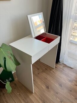 Toaletní stolek Brimnes IKEA