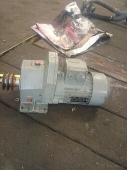 El motor s prevodem - 1
