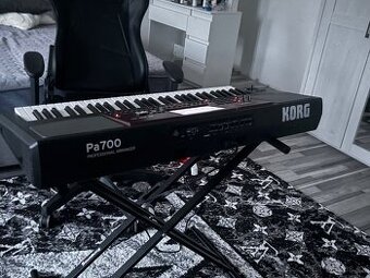 Klavesi pa 700 korg