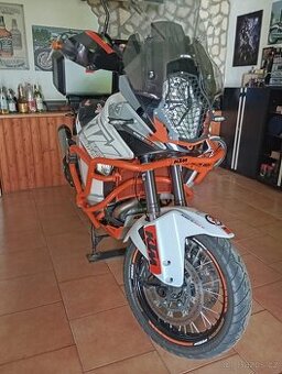 KTM 1290 SUPERADVENTURE -T .