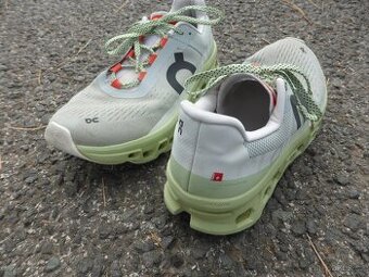 Sportovní boty vel 41 Cloudmonster