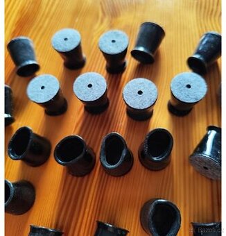 Nove gumove chranice s filcem na nohy zidle