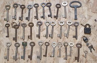 Staré klíče a zámky