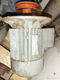 Elektromotor 550W 910 ot.