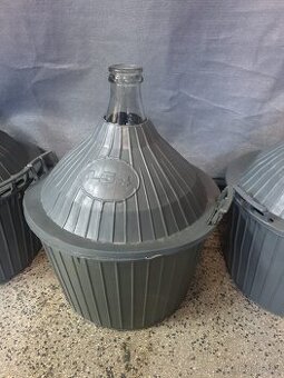 Demižon v plastovém koši 54 litrů