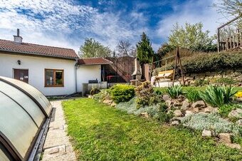 Výjimečně prostorný vícegenerační dům 6+1 s bazénem a samost