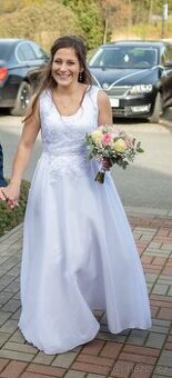 Prodám své svatební šaty s krajkou