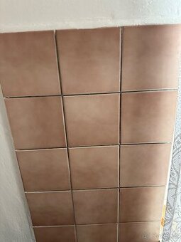 Poptavam takovouhle dlazbu ci obklad nabídněte…