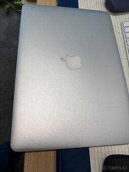 Apple MacBook Air 13" 2011 (A1466) na náhradní díly - 1