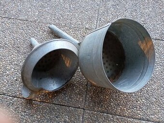 Kovové trychtýře se sítkem