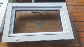 2ks plastová okna 8757 a radiátor do koupelny 13075