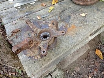 Pravá přední těhlice Hyundai Getz 1,3i (60kw) pro ABS