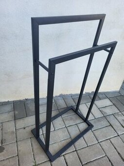 Nový stojan na ručníky - němý sluha