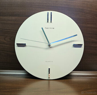 Nástěnné hodiny Hermle