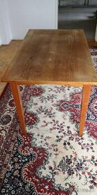 Dřevěný jídelní stůl - 1