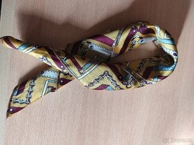 Vzorovaný šátek