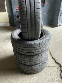 Cela sada pneu 205-55-16 staří pneu 2015 hloubka 6,5 mm