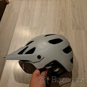 Giro MTB helma.