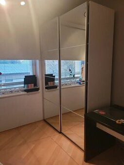 Zrcadlová skříň Ikea
