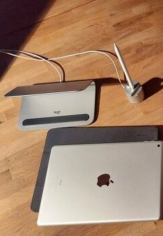 Logitech Base Nabíjecí stojan na Ipad/tablet - 1