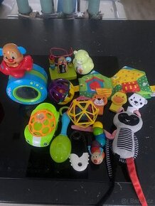 Mix hraček pro miminko