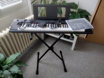 Piano Yamaha Piaggero NP-12 skvělý stav