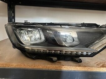 Volkswagen Passat B8 pravé a levé světlo
