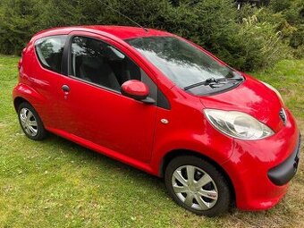 Peugeot 107 R.v. 7/2008 po 1. Majiteli 122 Tis Km 1.0i 50Kw.