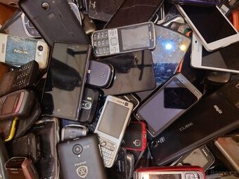 Různé mobilní telefony a tablety na ND